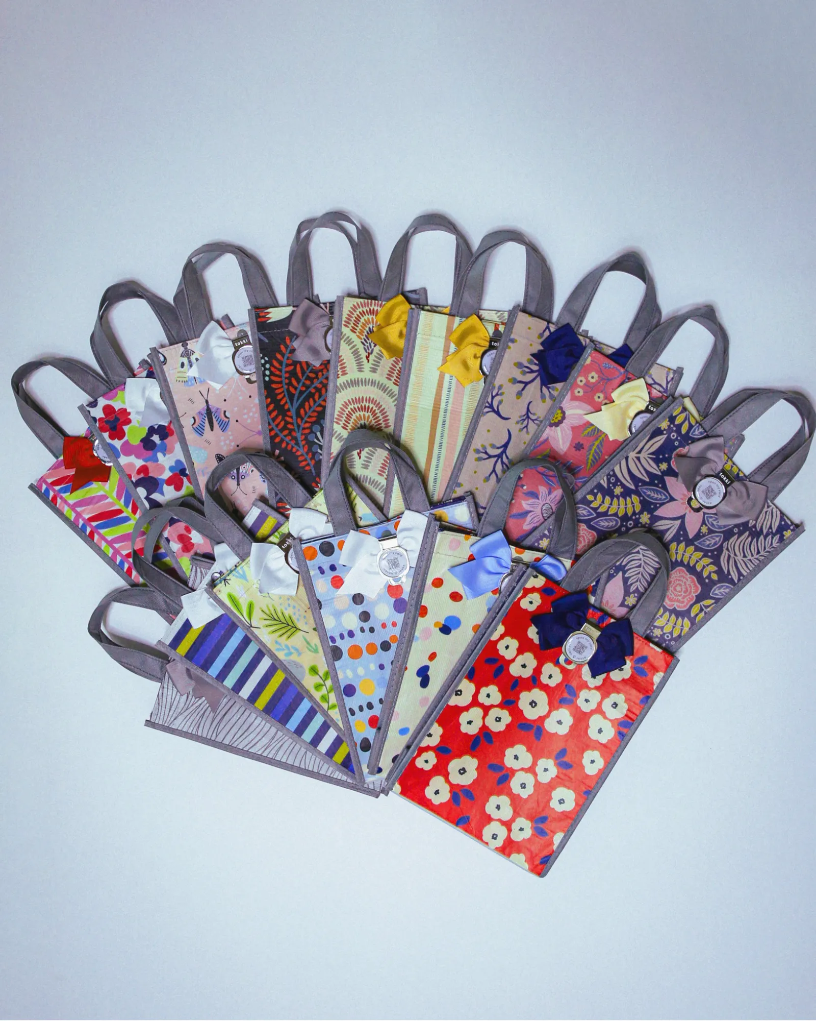 Bestsellers Bundle | Reusable Gift Bag   QR Greeting Card Set | 15 Medium Bags
