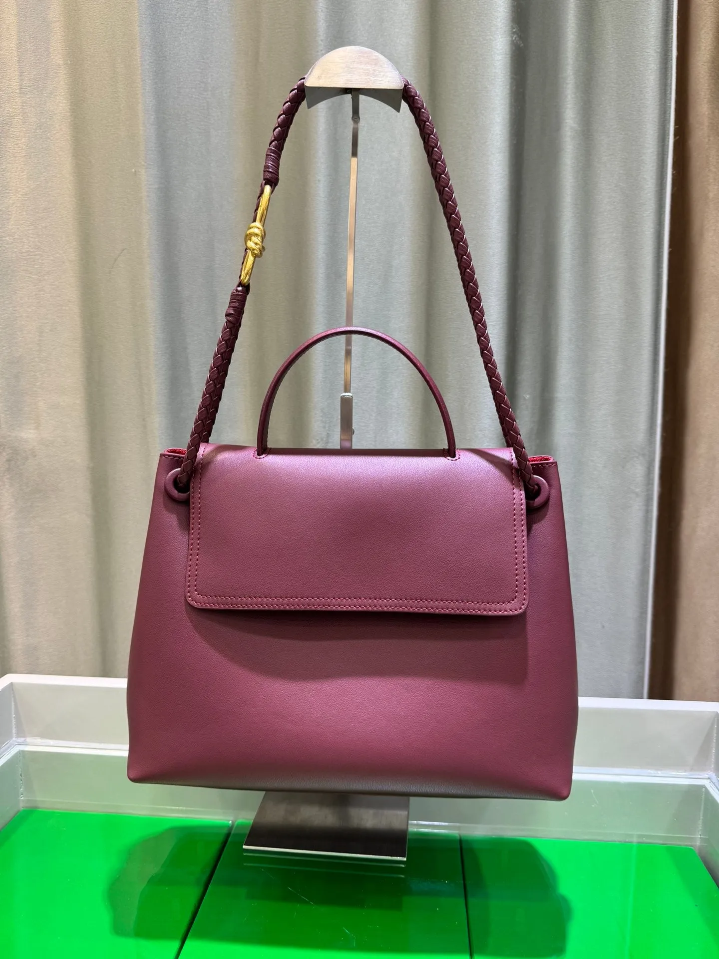 Elegant Cowhide Leather Handbag
