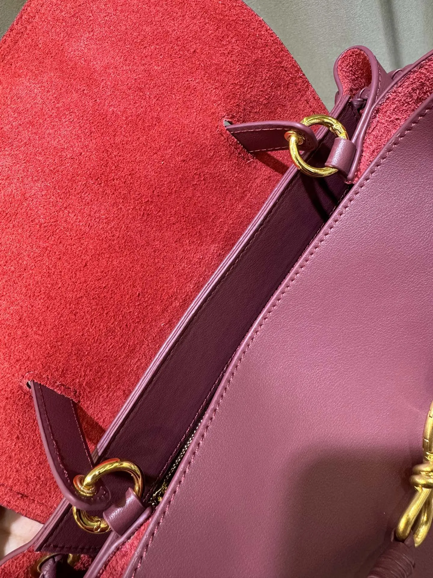 Elegant Cowhide Leather Handbag