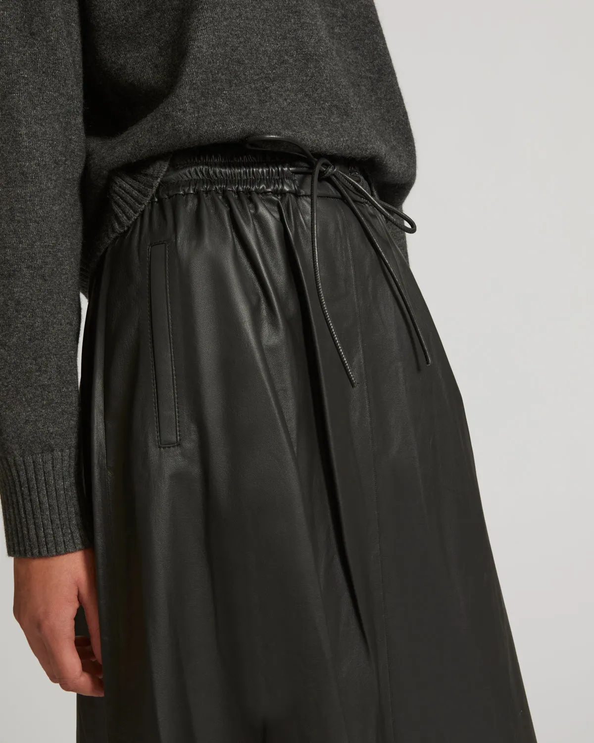 Flared skirt in lamb leather