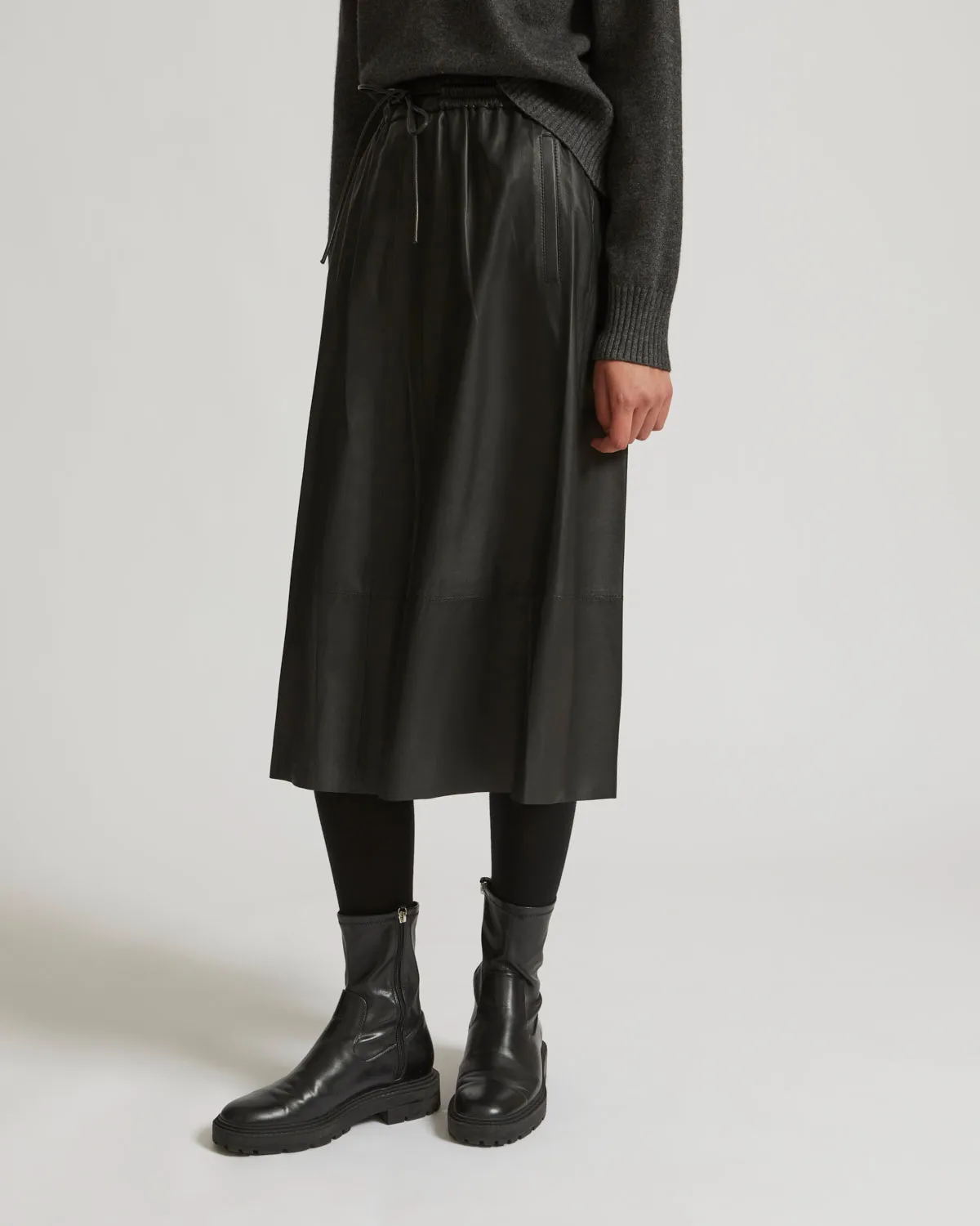 Flared skirt in lamb leather