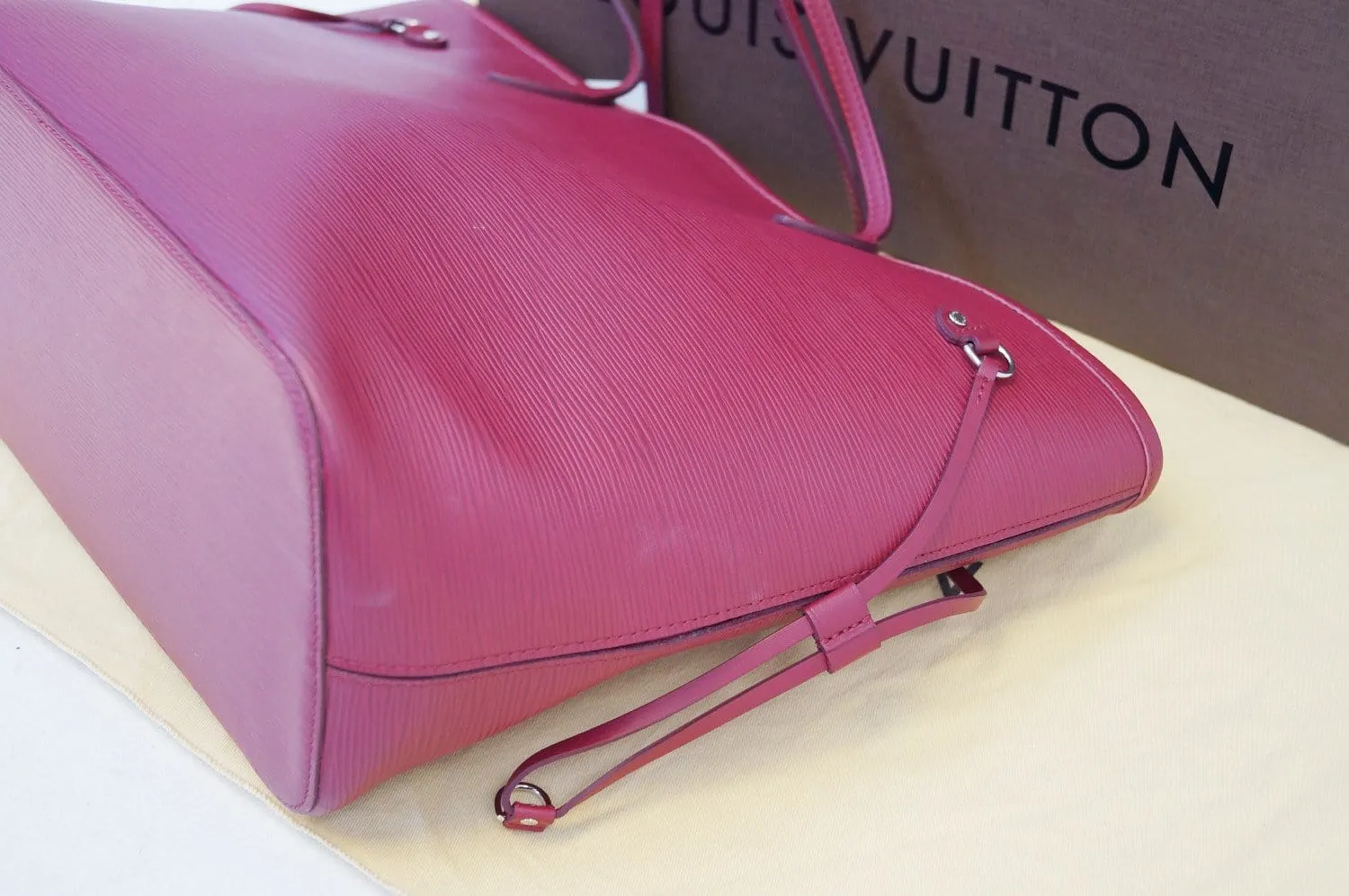 LOUIS VUITTON Fuchsia Epi Leather Neverfull MM Tote Bag