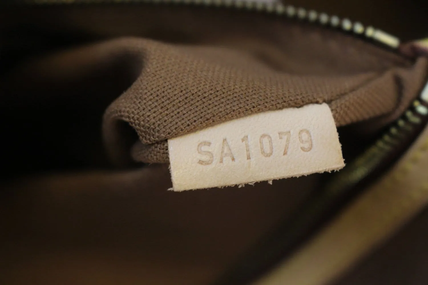 LOUIS VUITTON Monogram Canvas Batignolles Horizontal Bag
