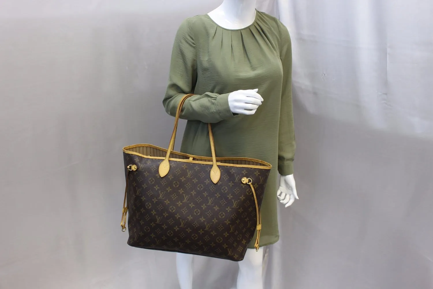 LOUIS VUITTON Monogram Canvas Neverfull GM Tote Bag