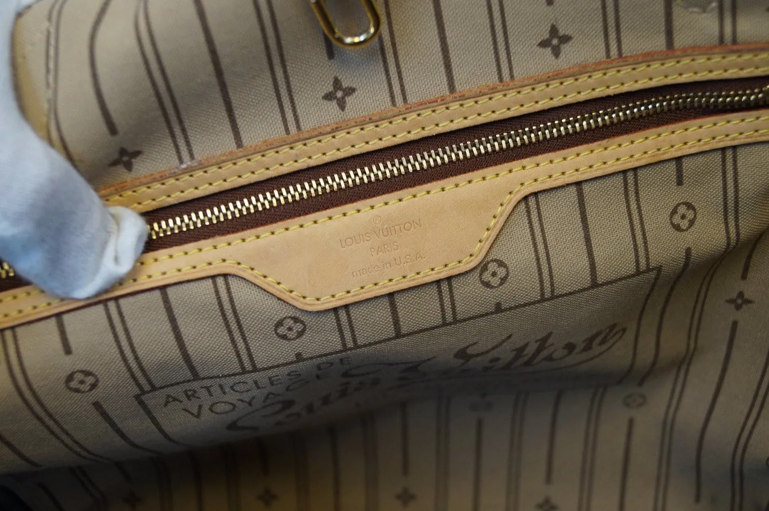 LOUIS VUITTON Monogram Neverfull GM Shoulder Bag