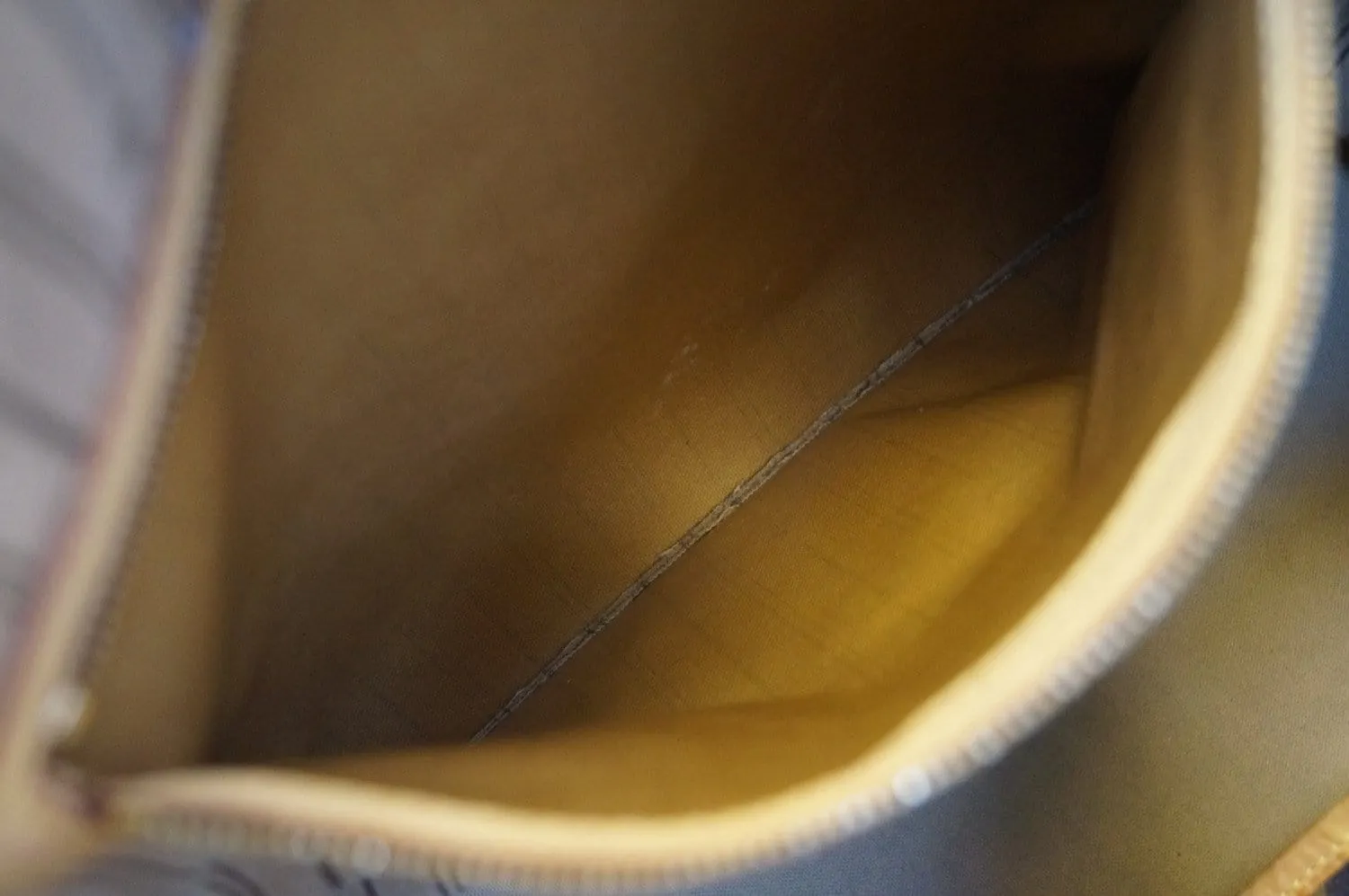 LOUIS VUITTON Monogram Neverfull GM Shoulder Bag