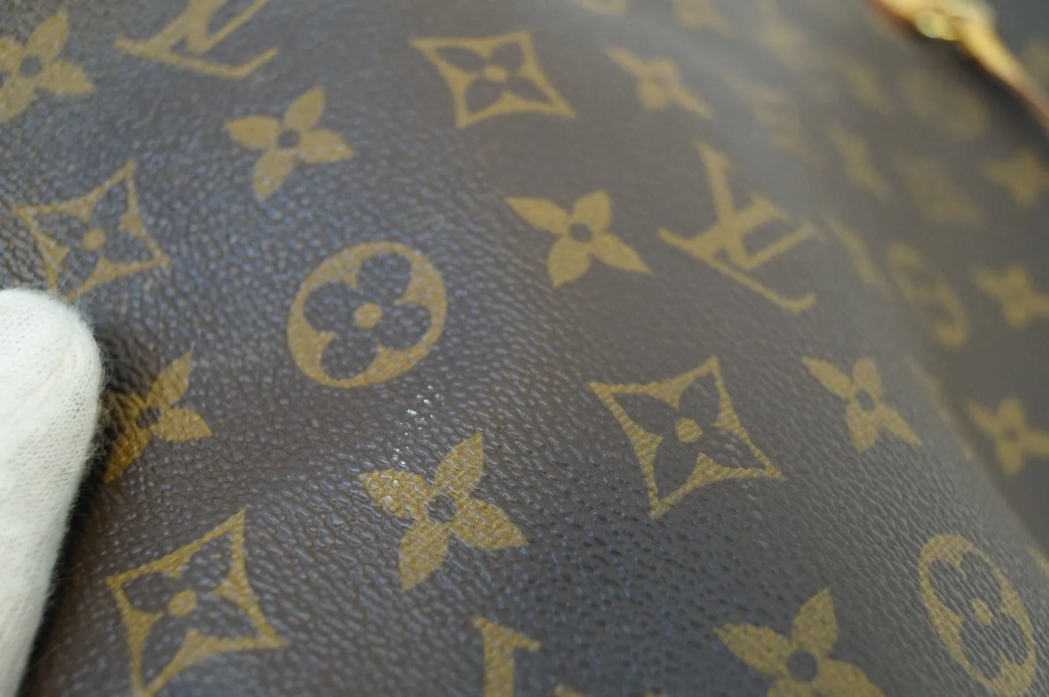 LOUIS VUITTON Monogram Neverfull GM Shoulder Bag