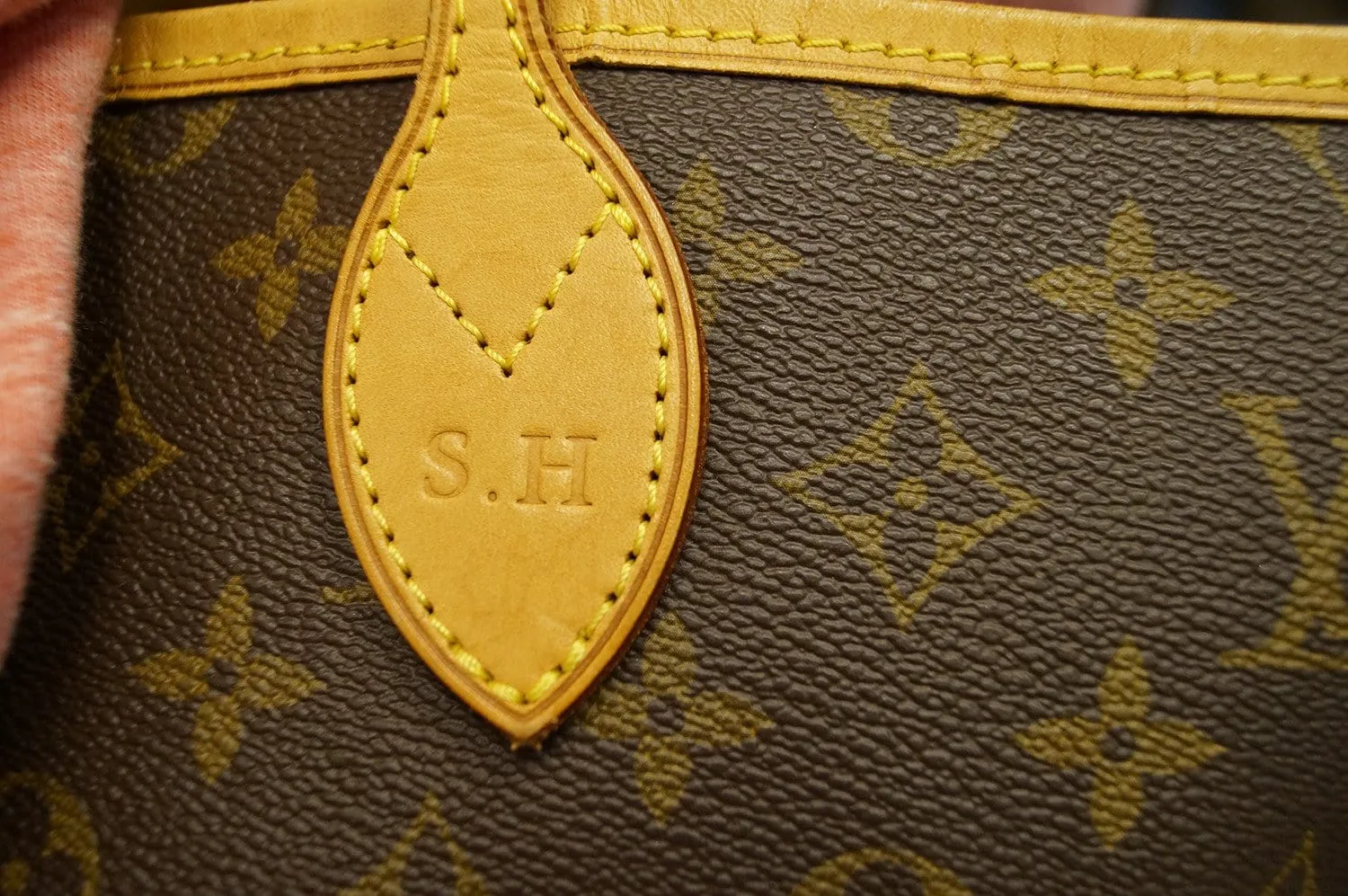 LOUIS VUITTON Monogram Neverfull GM Shoulder Bag