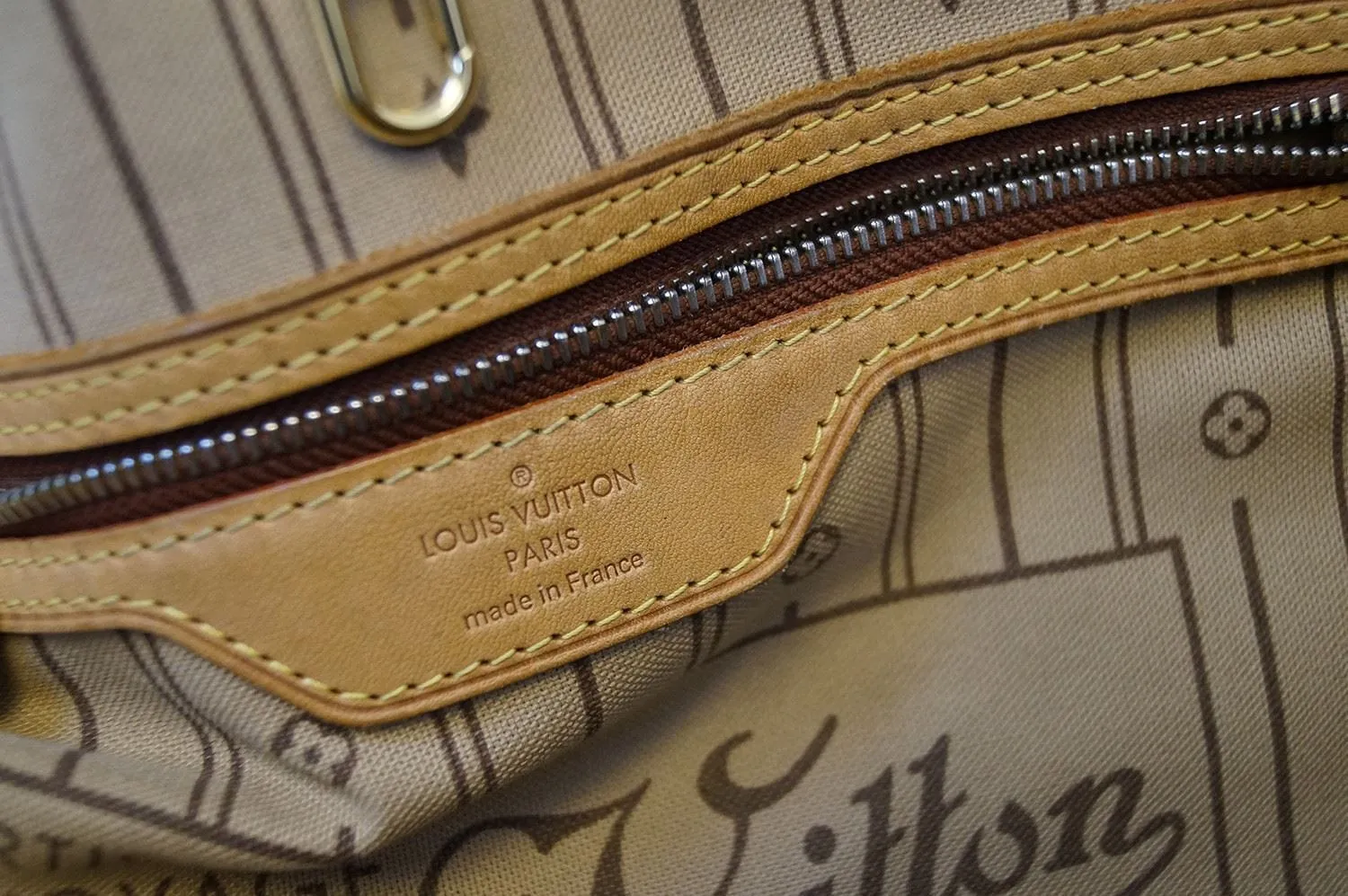 LOUIS VUITTON Monogram Neverfull GM Shoulder Bag