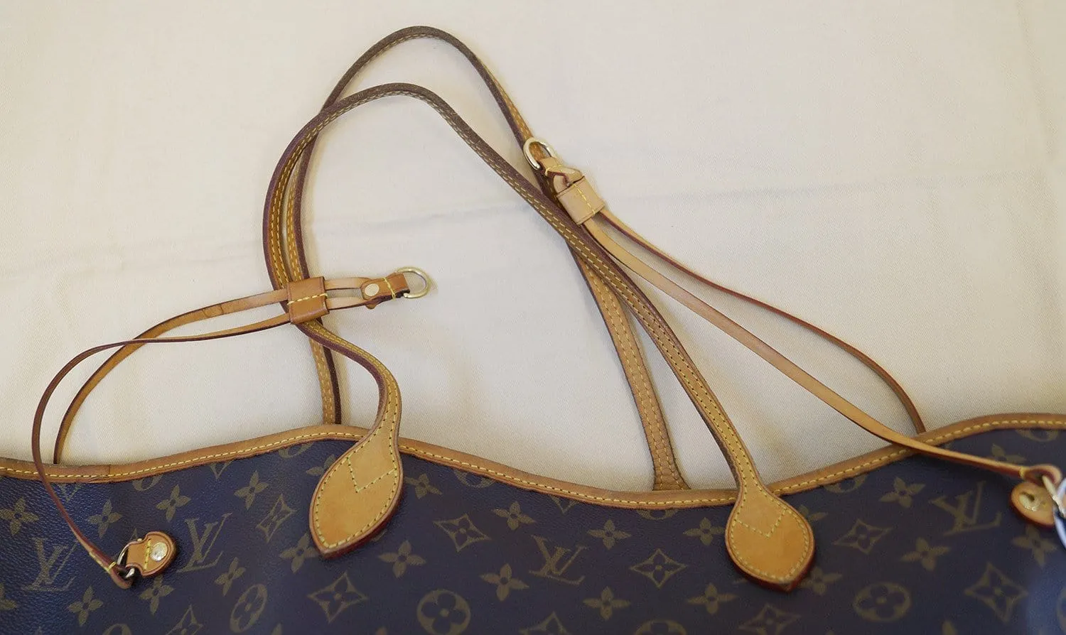 LOUIS VUITTON Monogram Neverfull GM Shoulder Bag