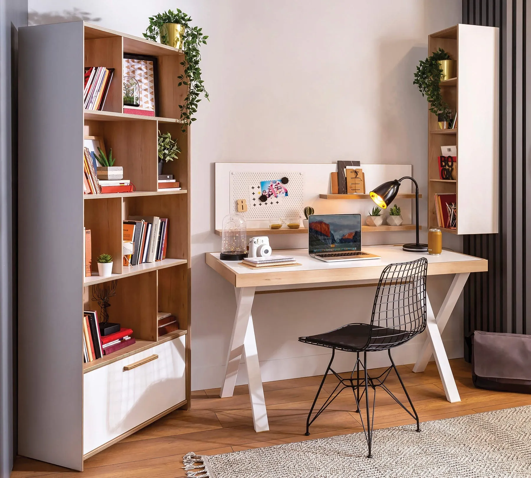 Modera Young Desk