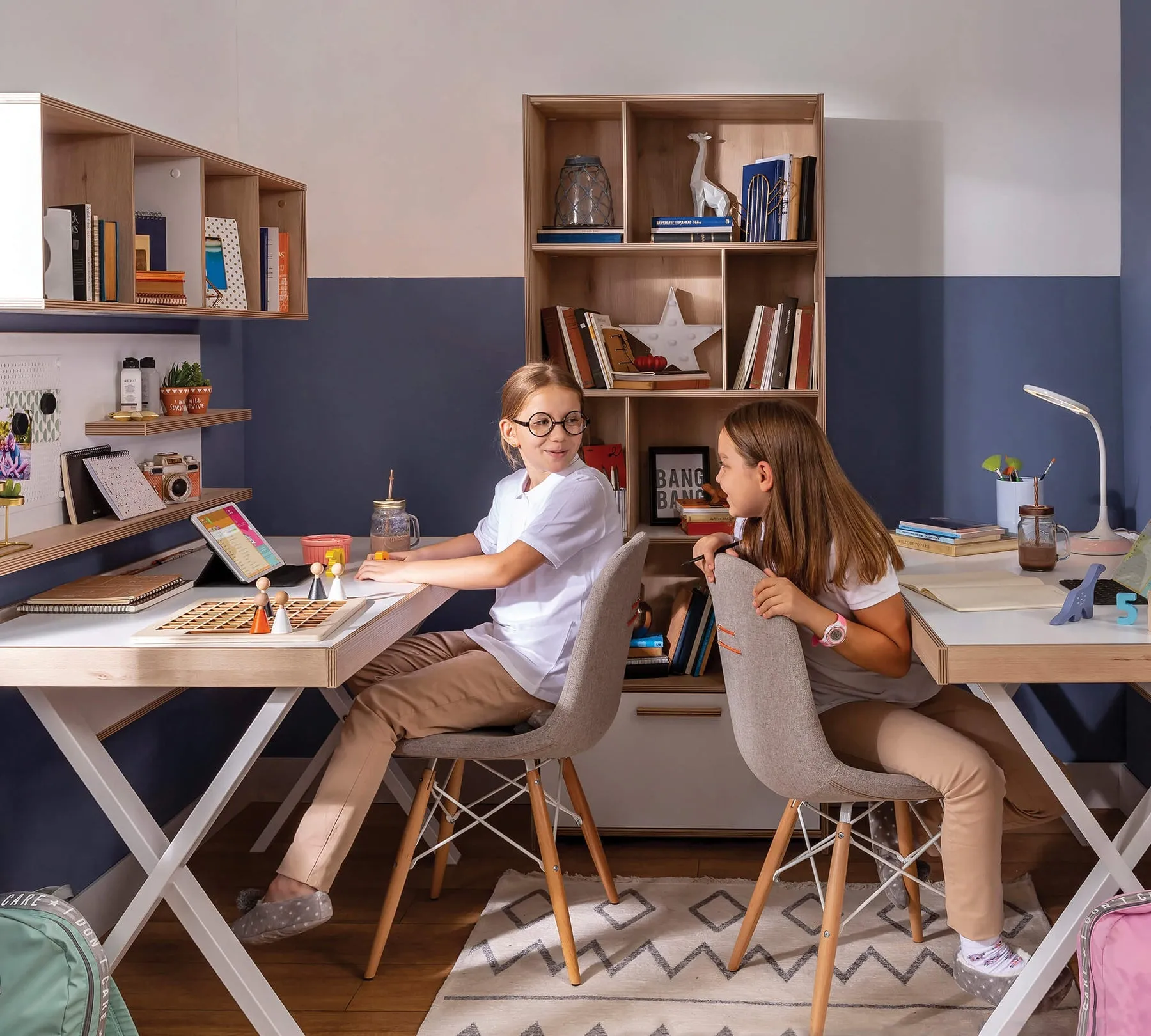 Modera Young Desk