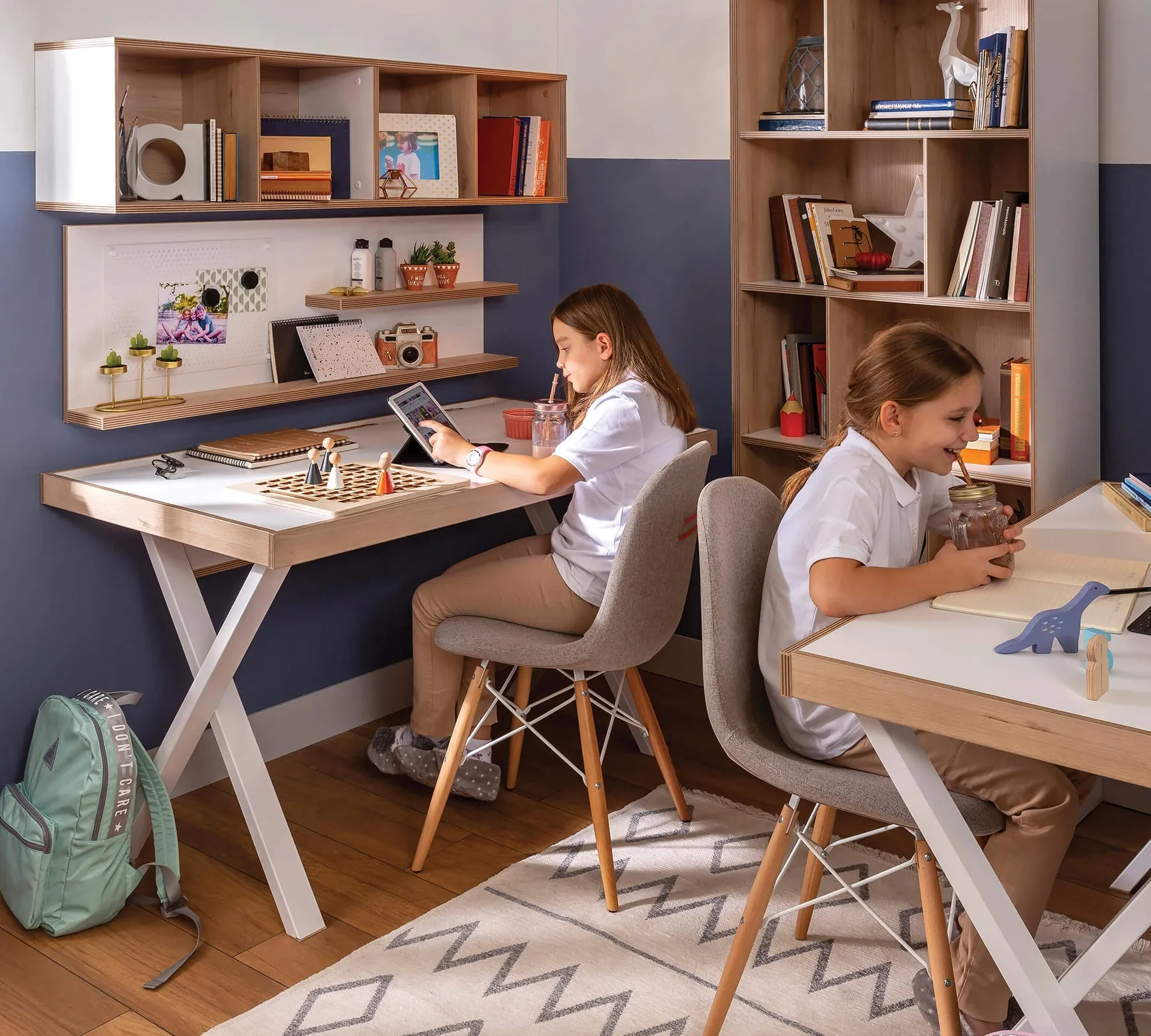 Modera Young Desk