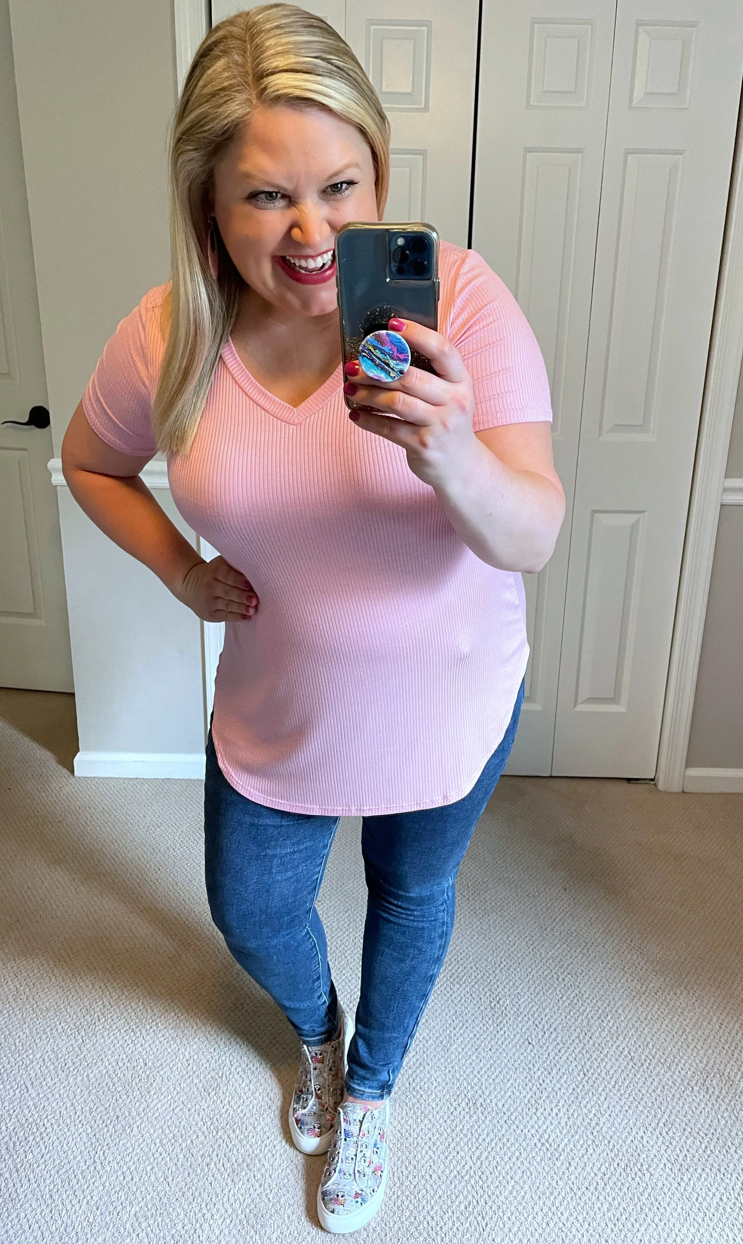 Short-Sleeved Ribbed V-Neck Tee in Bubblegum Pink