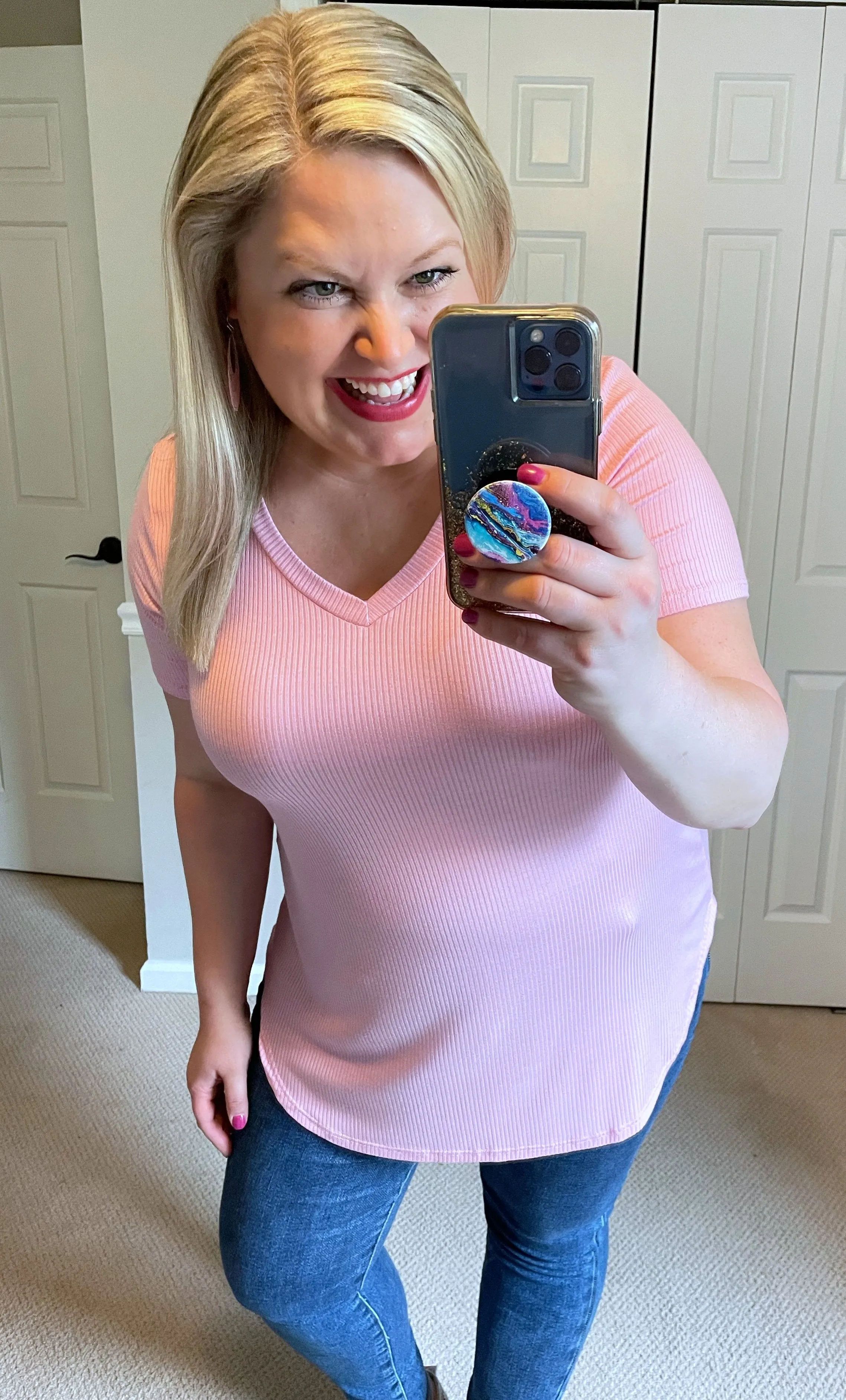 Short-Sleeved Ribbed V-Neck Tee in Bubblegum Pink