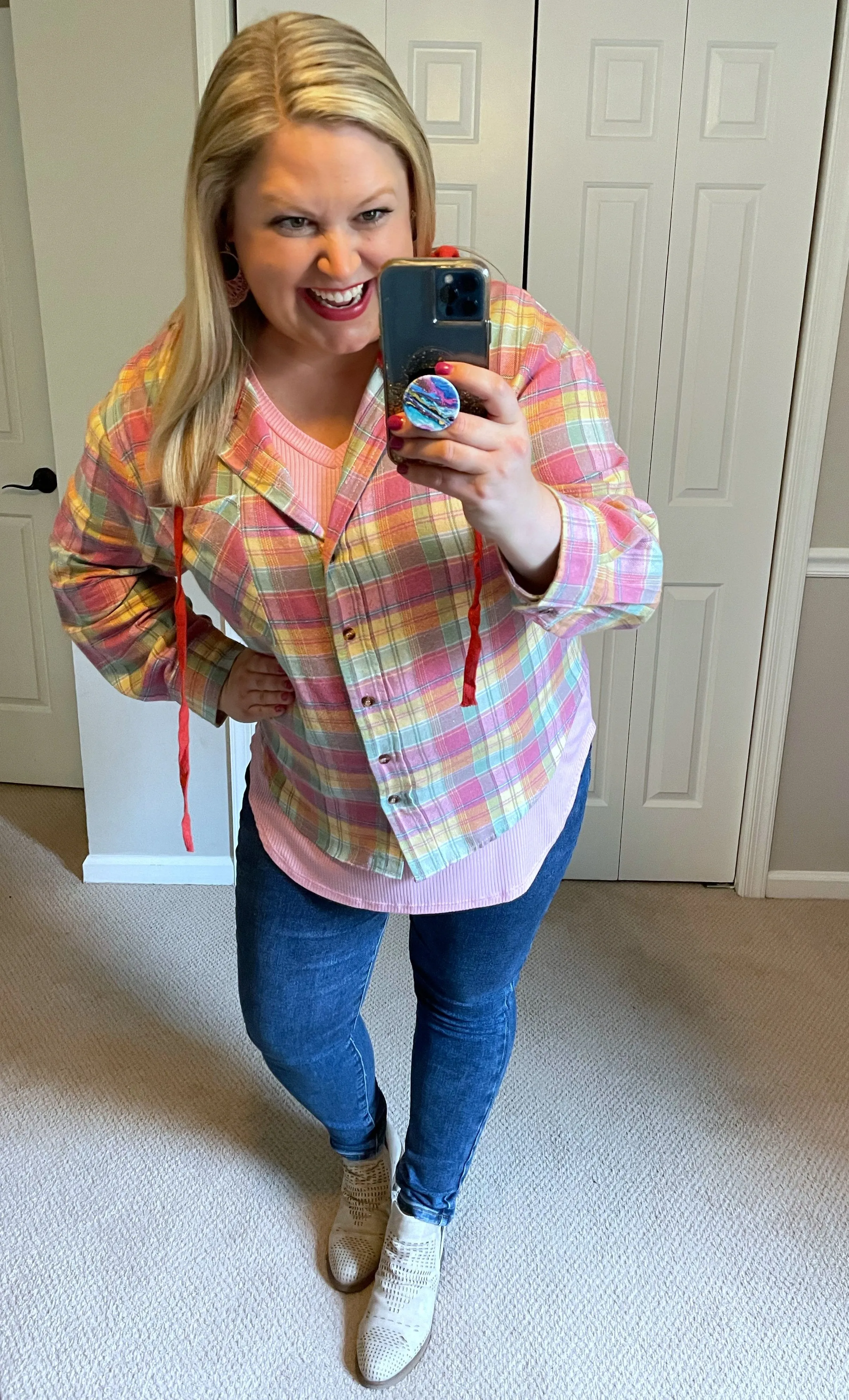 Short-Sleeved Ribbed V-Neck Tee in Bubblegum Pink